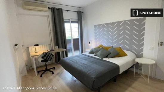 ¡Habitaciones en alquiler en un apartamento de 7 habitaciones en Barcelona! - BARCELONA