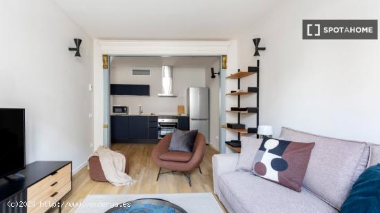 Apartamento entero de 2 dormitorios en Barcelona. - BARCELONA