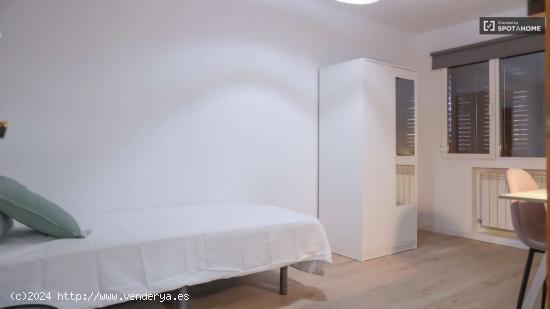 Se alquilan habitaciones en apartamento de 3 dormitorios en Villaverde, Madrid - MADRID