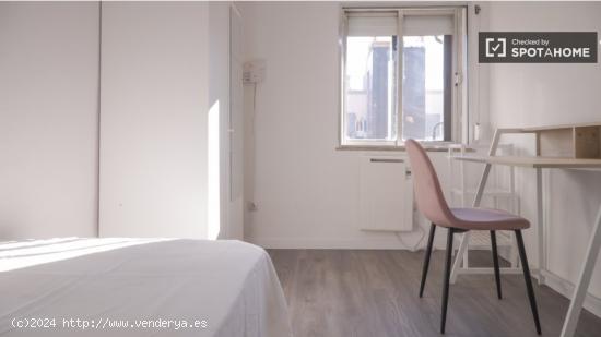 Se alquila habitación en apartamento de 3 dormitorios en Villaverde. - MADRID