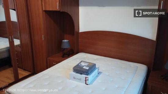 Habitaciones en alquiler en apartamento de 3 dormitorios en sant marti - BARCELONA