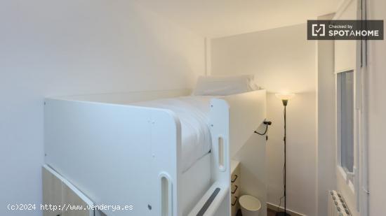 Se alquila habitación en apartamento de 4 dormitorios en Gràcia - BARCELONA