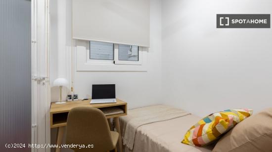 Habitación en piso compartido en barcelona. - BARCELONA