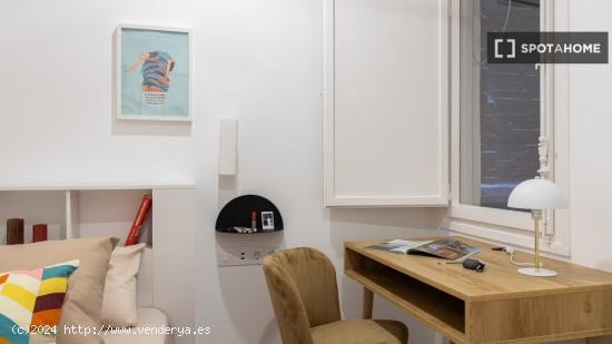 Habitación en piso compartido en barcelona. - BARCELONA