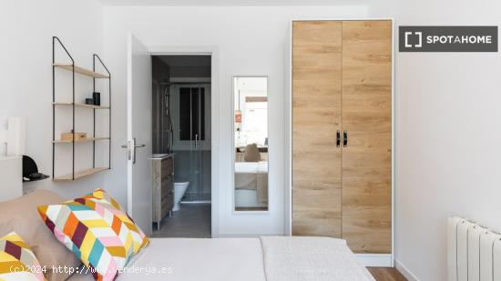 Habitación en piso compartido en barcelona. - BARCELONA