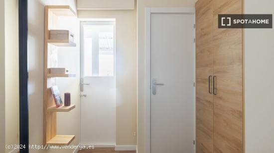 Habitación en piso compartido en barcelona. - BARCELONA