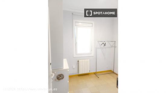 Habitación en piso compartido en barcelona. - BARCELONA