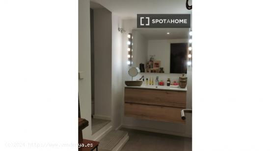 Habitación en piso compartido en barcelona. - BARCELONA