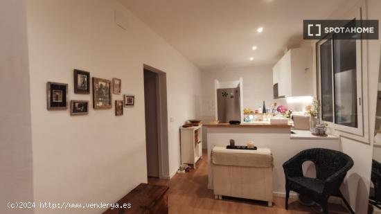 Habitación en piso compartido en barcelona. - BARCELONA