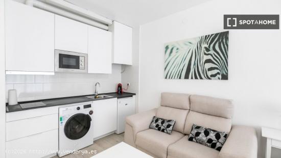 Apartamento amueblado moderno en Les Corts - BARCELONA