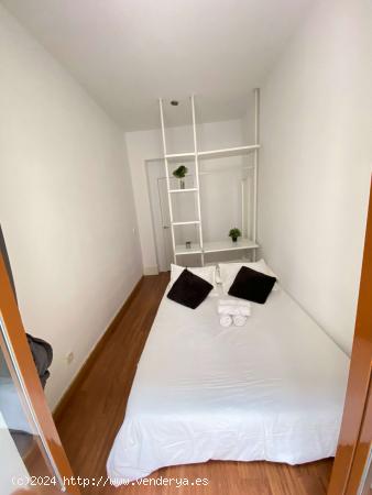 Habitación en alquiler en un apartamento de 3 dormitorios en Justicia, Madrid - MADRID