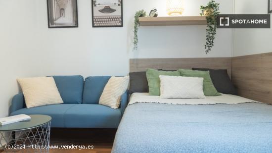 Habitación moderna en apartamento de 4 dormitorios en Chamberí, Madrid - MADRID