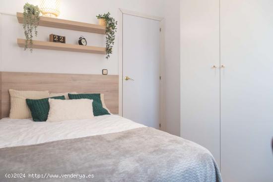 Habitación moderna con escritorio en el apartamento compartido, Chamberi - MADRID