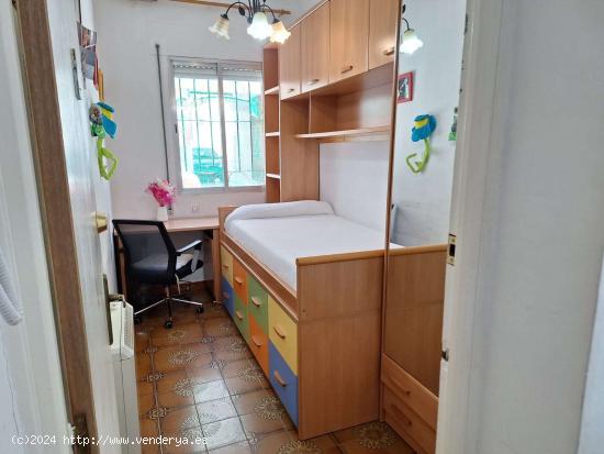 Se alquila habitación en piso compartido de 2 dormitorios en Madrid - MADRID