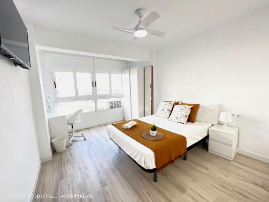  Luminosa habitación con cama doble en apartamento de 5 dormitorios en Algiros, València - VALENCIA 