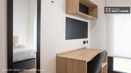 Se alquila habitación en residencia en Madrid - MADRID