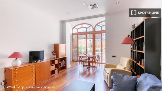 Amplio apartamento con espectacular terraza a pasos del metro Paseo de Gracia - BARCELONA