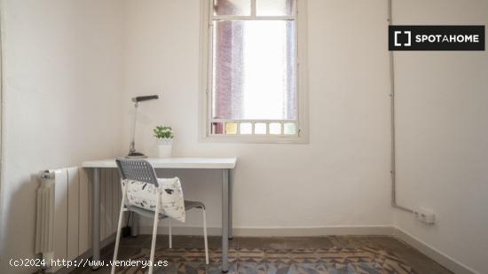 ¡Habitaciones en alquiler en piso de 4 habitaciones en Barcelona! - BARCELONA