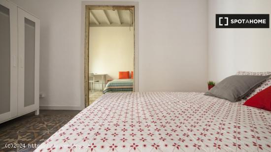 ¡Habitaciones en alquiler en piso de 4 habitaciones en Barcelona! - BARCELONA