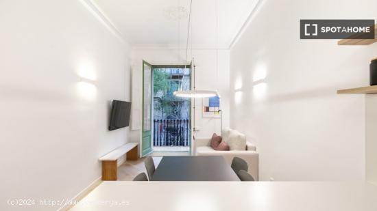 Cómodo apartamento en Carrer de la Diputacio - BARCELONA