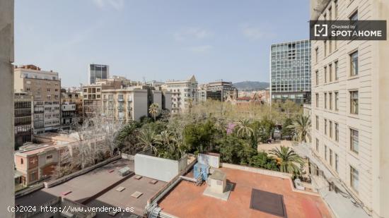 Se alquilan habitaciones en piso de 9 habitaciones en L'Eixample - BARCELONA