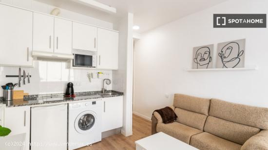 Apartamento amueblado moderno en Les Corts - BARCELONA