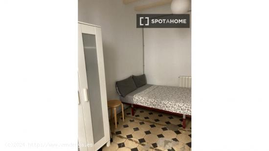 Dormitorio en piso compartido Barcelona - BARCELONA