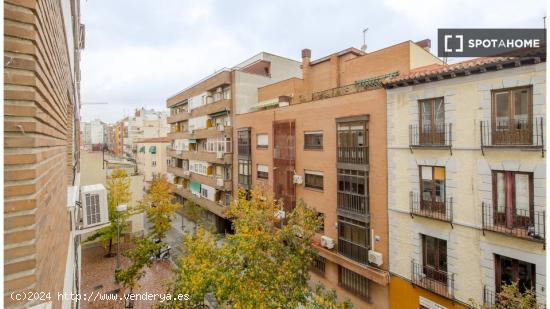 Se alquilan habitaciones en piso de 4 habitaciones en La Guindalera - MADRID