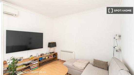 Amplio apartamento amueblado en Gracia - BARCELONA