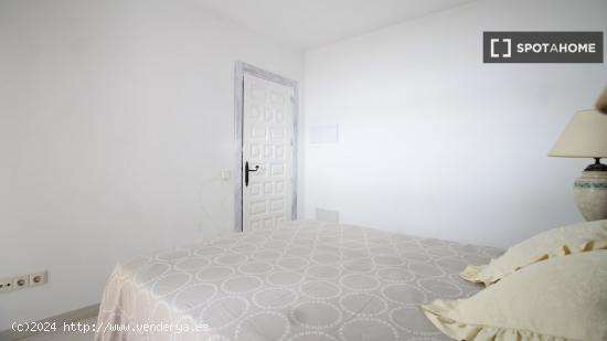 Habitación compartida de 135m2 con orientación interior en la zona de Sol - SNJ122 - MADRID