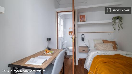 Habitación en piso compartido en barcelona. - BARCELONA