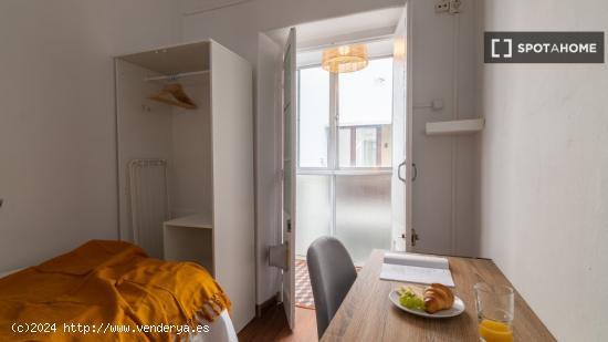 Habitación en piso compartido en barcelona. - BARCELONA