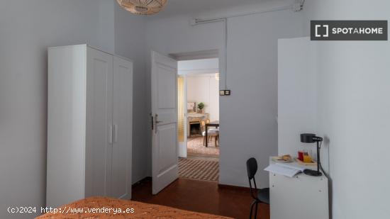 Habitación en piso compartido en barcelona. - BARCELONA