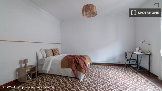 Habitación en piso compartido en barcelona. - BARCELONA