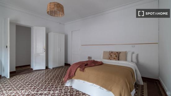 Habitación en piso compartido en barcelona. - BARCELONA