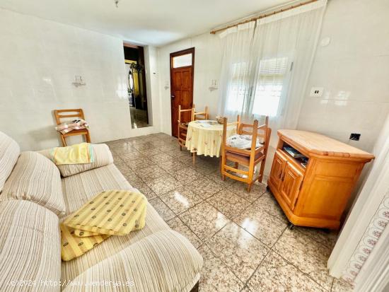 CASA PARA REFORMAR A TAN SOLO 2 MIN DE ORIHUELA, CON ALMACEN PARA NEGOCIO O GARAJE.. VISITELA!!! - A