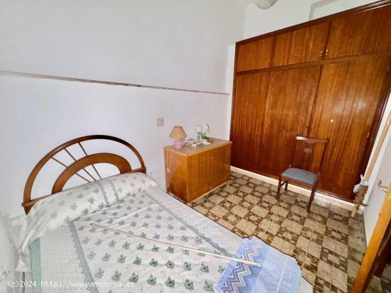 CASA PARA REFORMAR A TAN SOLO 2 MIN DE ORIHUELA, CON ALMACEN PARA NEGOCIO O GARAJE.. VISITELA!!! - A