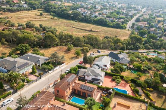 IMPRESIONANTE TERRENO COMPLETAMENTE LLANO DE 1.449 M2 A TAN SOLO 35 MINUTOS DE BARCELONA - BARCELONA