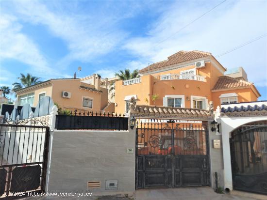  Hermosa villa en residencial El Galán con piscina privada - ALICANTE 