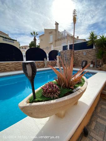 Hermosa villa en residencial El Galán con piscina privada - ALICANTE