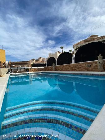 Hermosa villa en residencial El Galán con piscina privada - ALICANTE