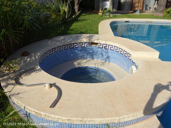 CHALET CON MUCHO TERRENO Y EXCELENTE ZONA, EN 1ª LÍNEA - CASTELLON