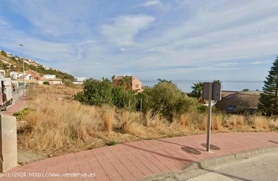 Se vende parcela haciendo esquina con vistas al mar en Retamar de Benalmádena. - MALAGA