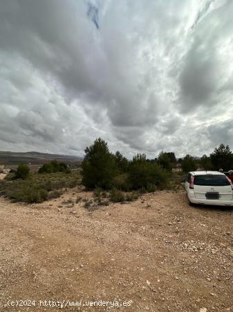 **Terreno agrícola con sistema de riego natural, con producción de almendras y vistas impresionant