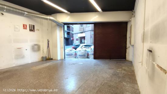 Local Comercial en Alquiler en la Calle Monturiol de Rubí - BARCELONA