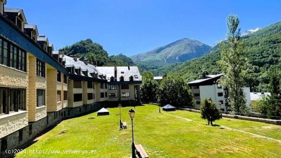 COQUETO APARTAMENTO EN EL CENTRO DE PANTICOSA CON VISTAS A LA MONTAÑA - HUESCA