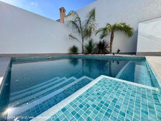 Estupendo Duplex con 3 dormitorios, totalmente reformado con piscina privada. - MURCIA