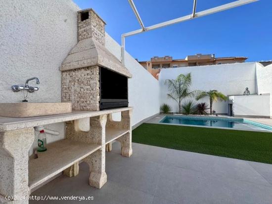 Estupendo Duplex con 3 dormitorios, totalmente reformado con piscina privada. - MURCIA