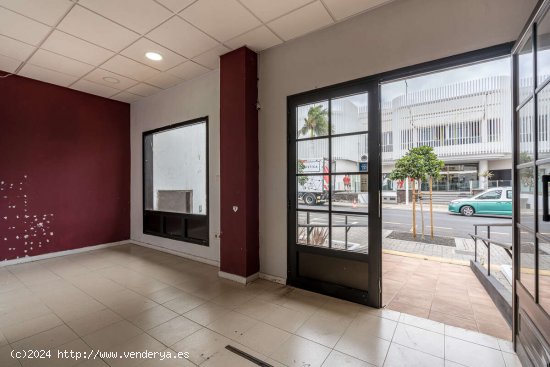 Amplio Local Comercial en Venta en Playa Honda, junto al Centro Comercial Deiland - San Bartolom