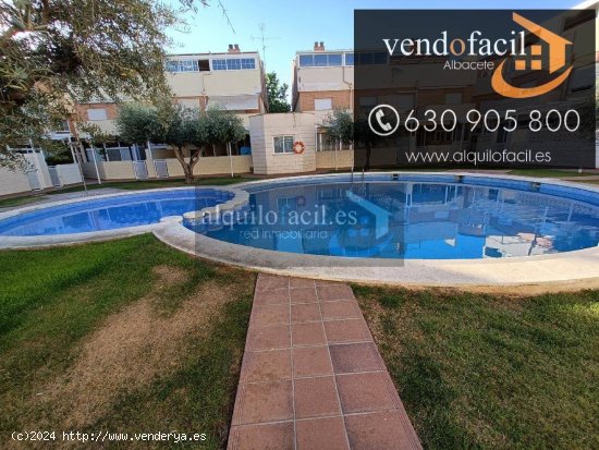  SE VENDE ADOSADO ZONA NUEVOS JUZGADOS DE 6 DORMITORIOS POR 390000€ 